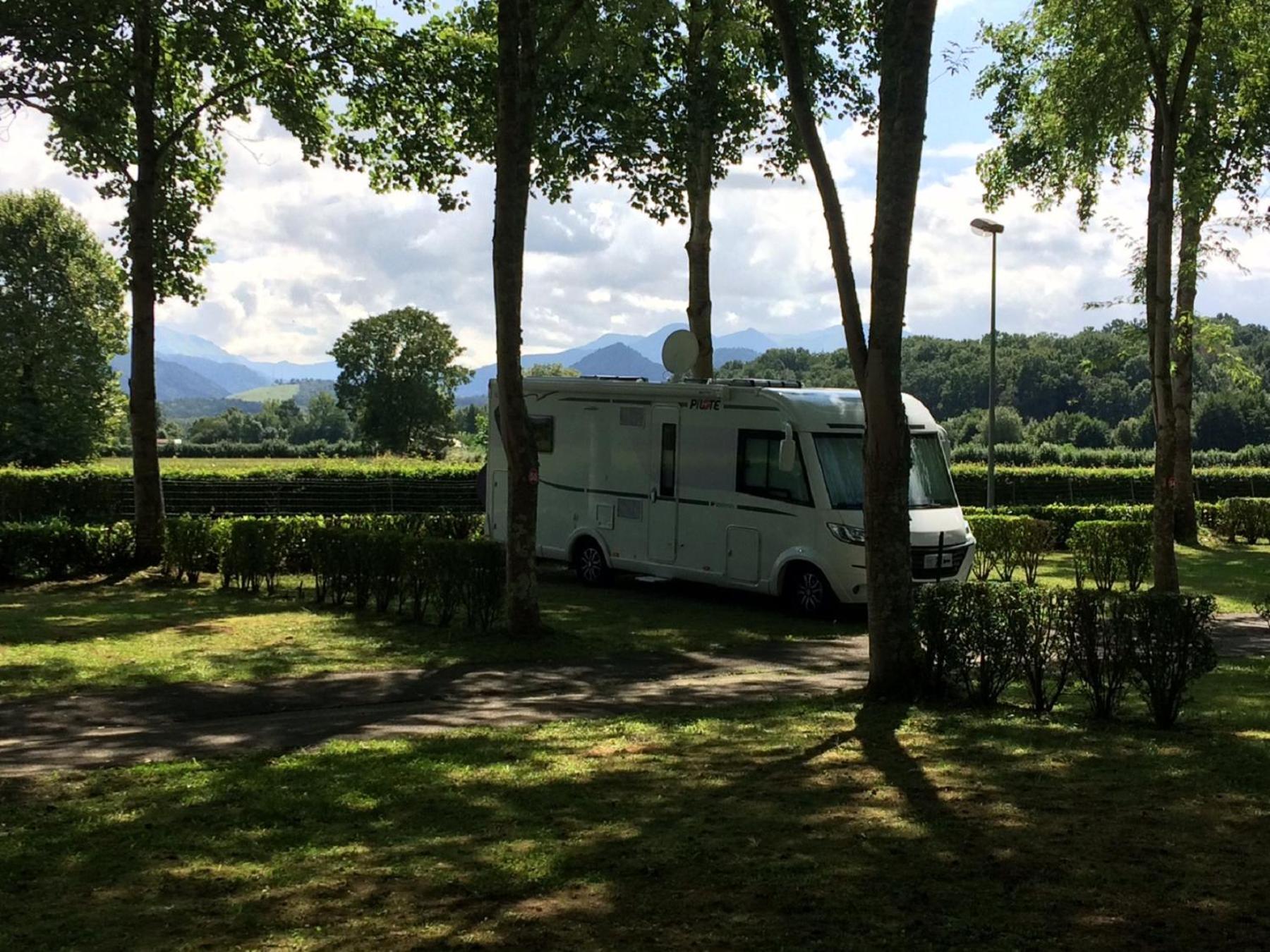 Camping Pyrenees Nature Oloron-Sainte-Marie Exteriör bild